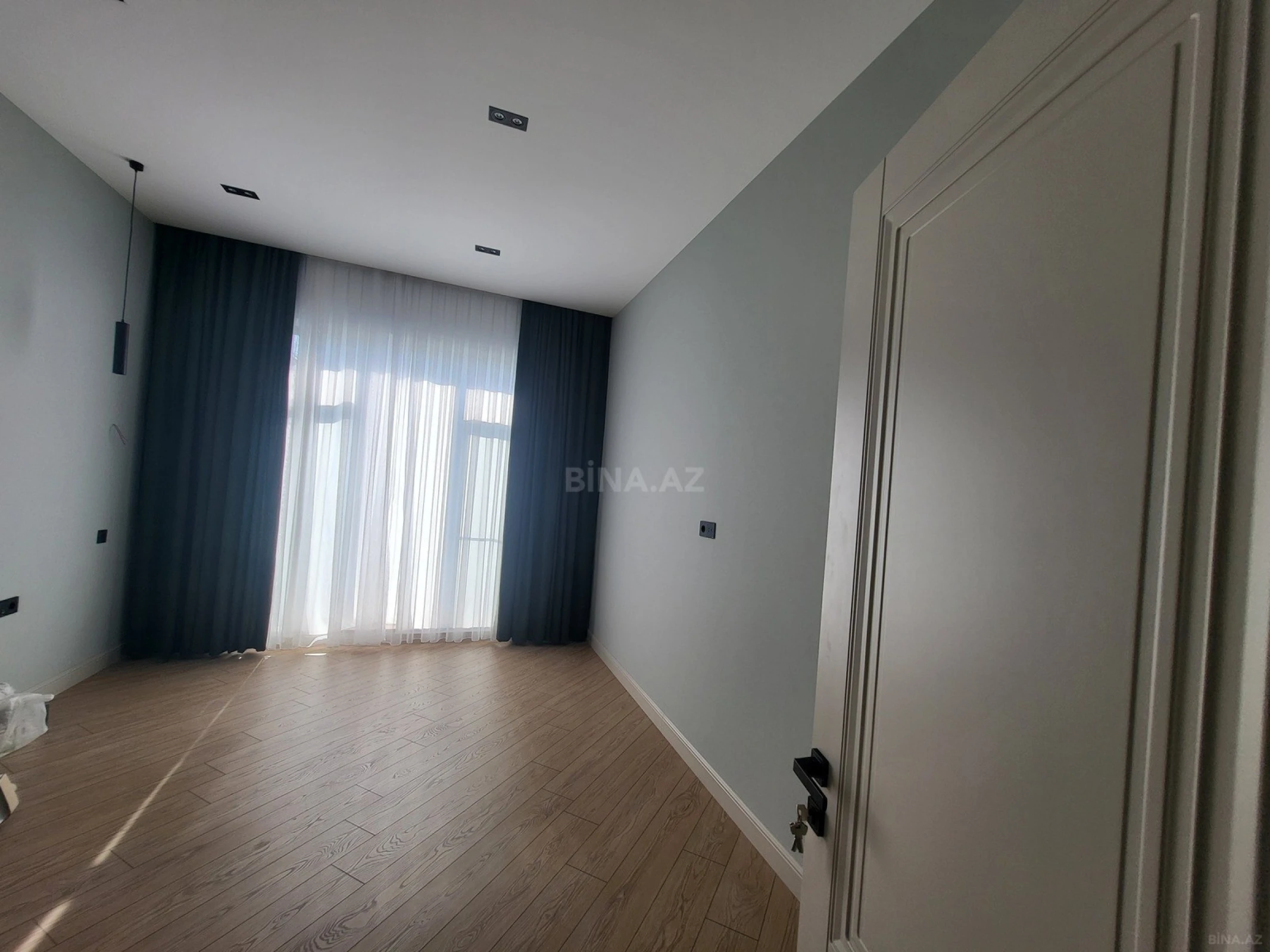 Satılır 6 otaqlı həyət evi 320 m²