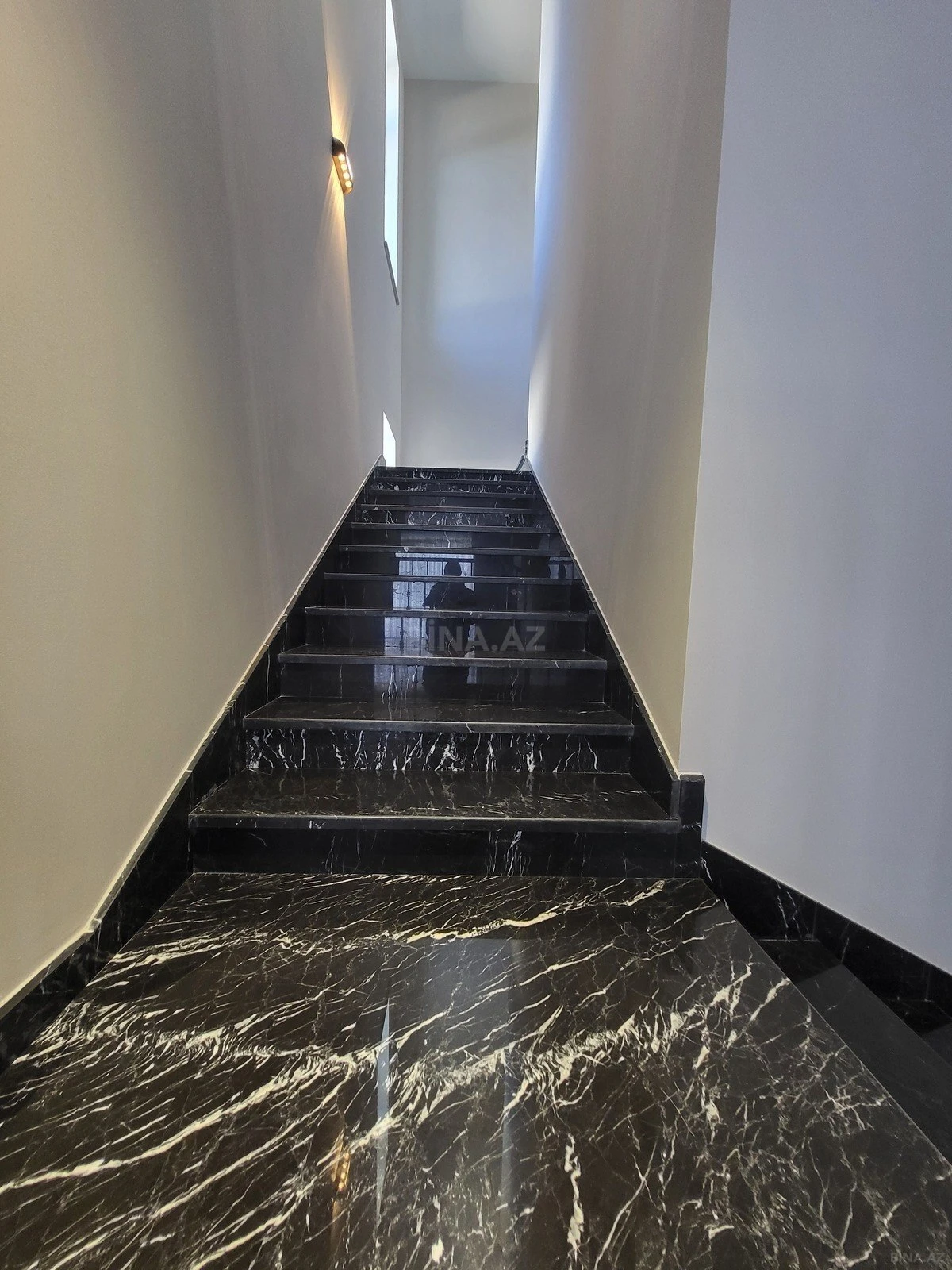 Satılır 6 otaqlı həyət evi 320 m²