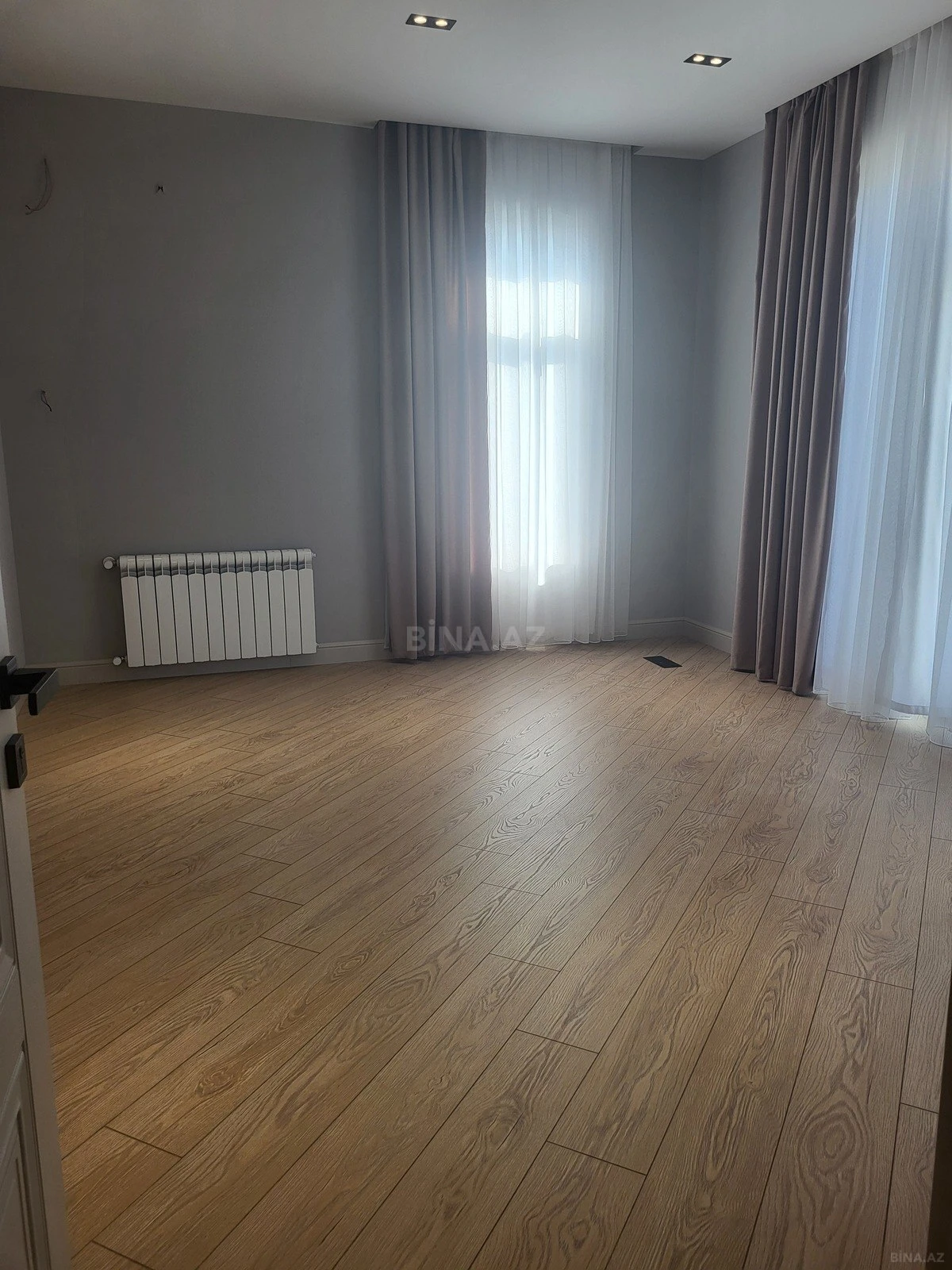 Satılır 6 otaqlı həyət evi 320 m²