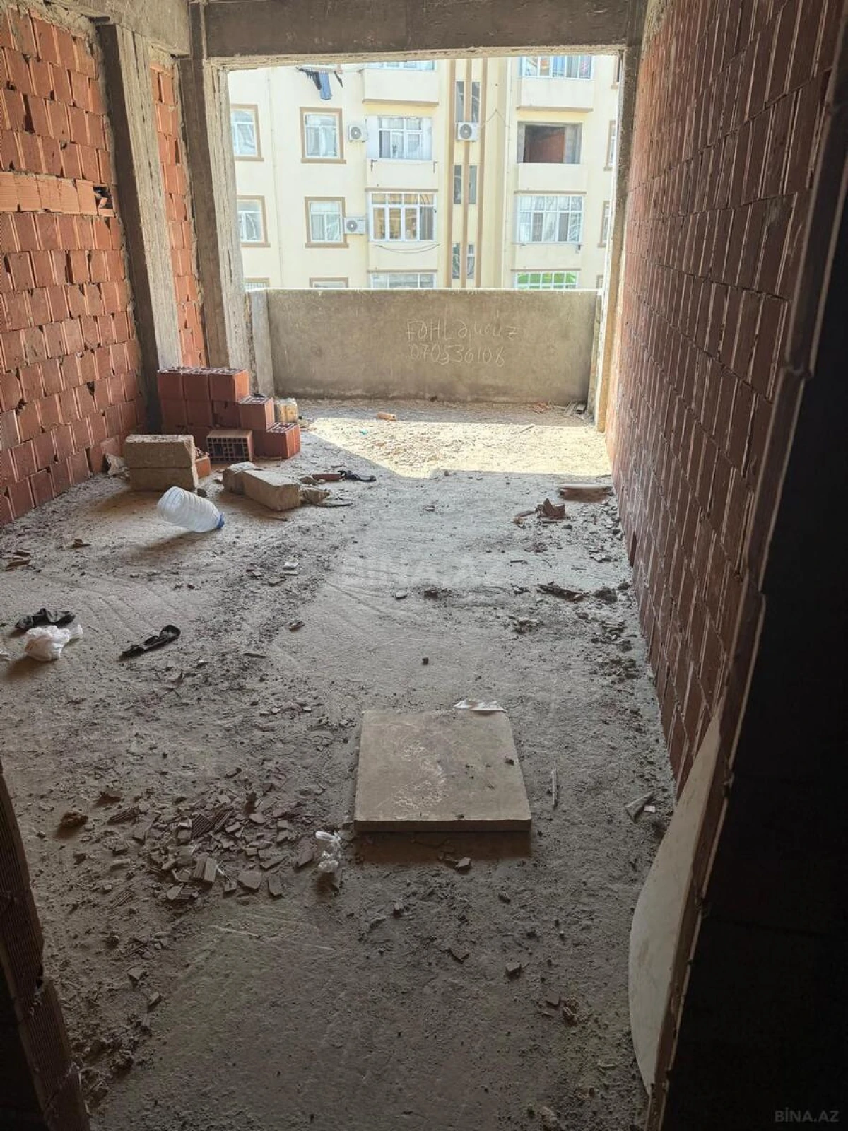Satılır 2 otaqlı mənzil 78 m²