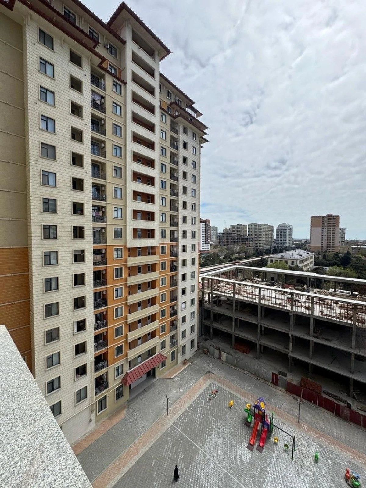 Kirayə verilir 3 otaqlı mənzil 125 m²