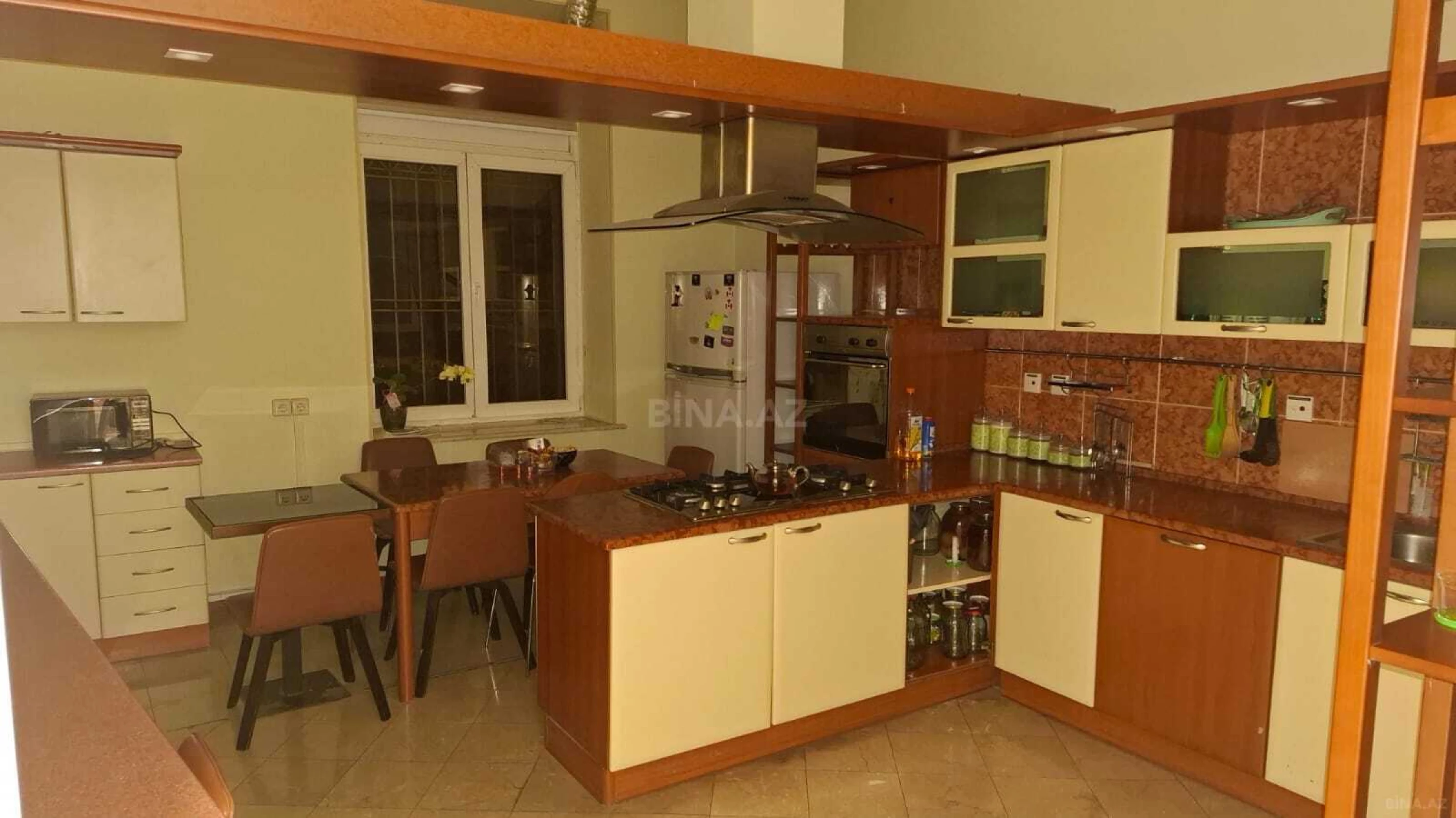 Kirayə verilir 5 otaqlı mənzil 312 m²