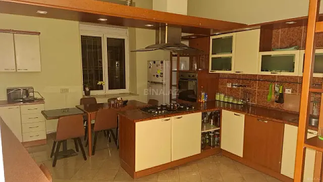Kirayə verilir 5 otaqlı mənzil 312 m²