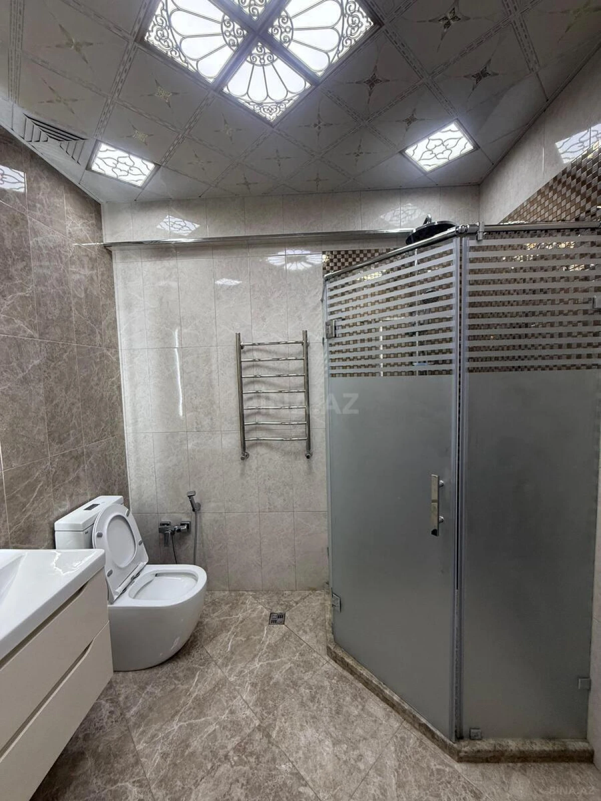 Satılır 2 otaqlı mənzil 75 m²