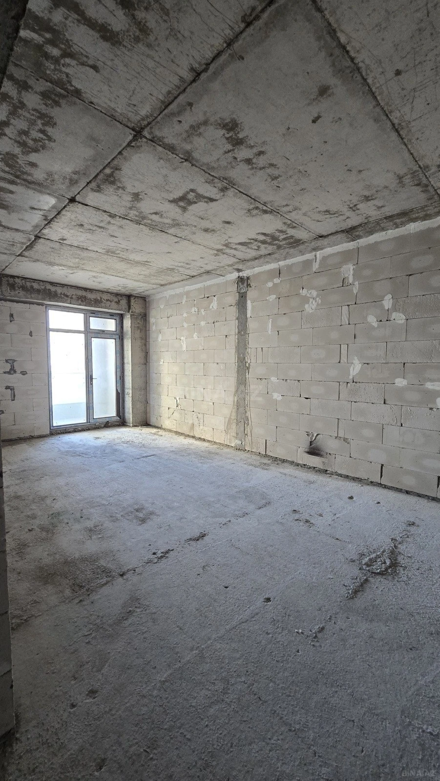 Satılır 2 otaqlı mənzil 106 m²