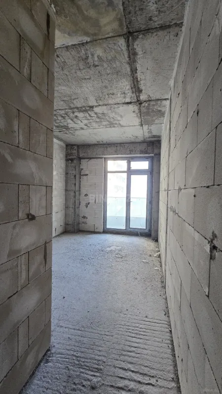 Satılır 2 otaqlı mənzil 106 m²