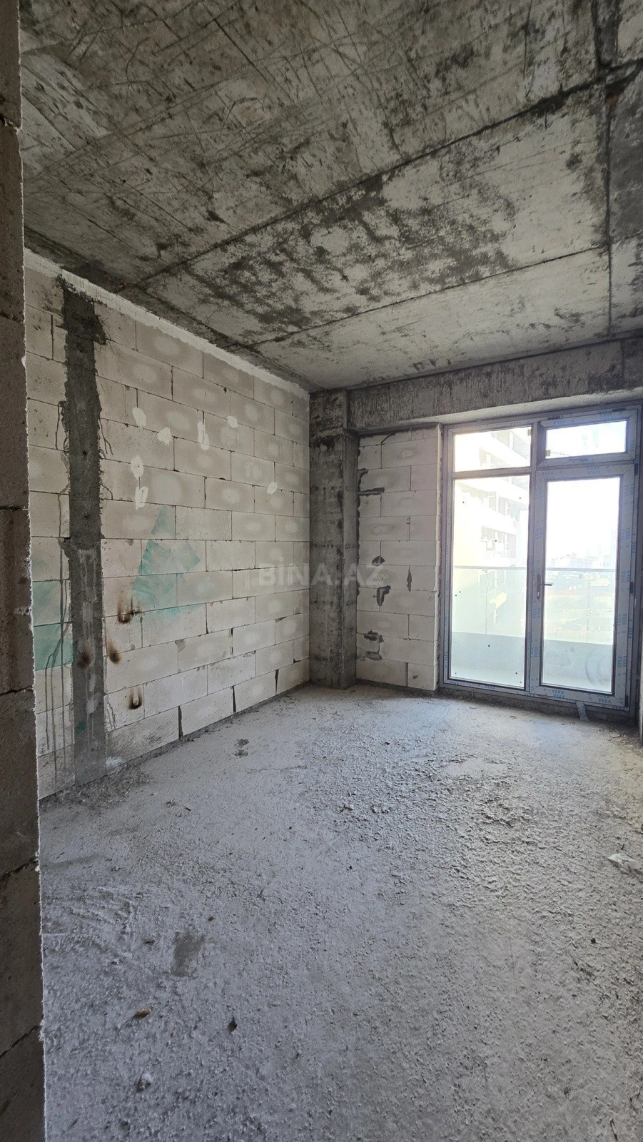 Satılır 2 otaqlı mənzil 106 m²