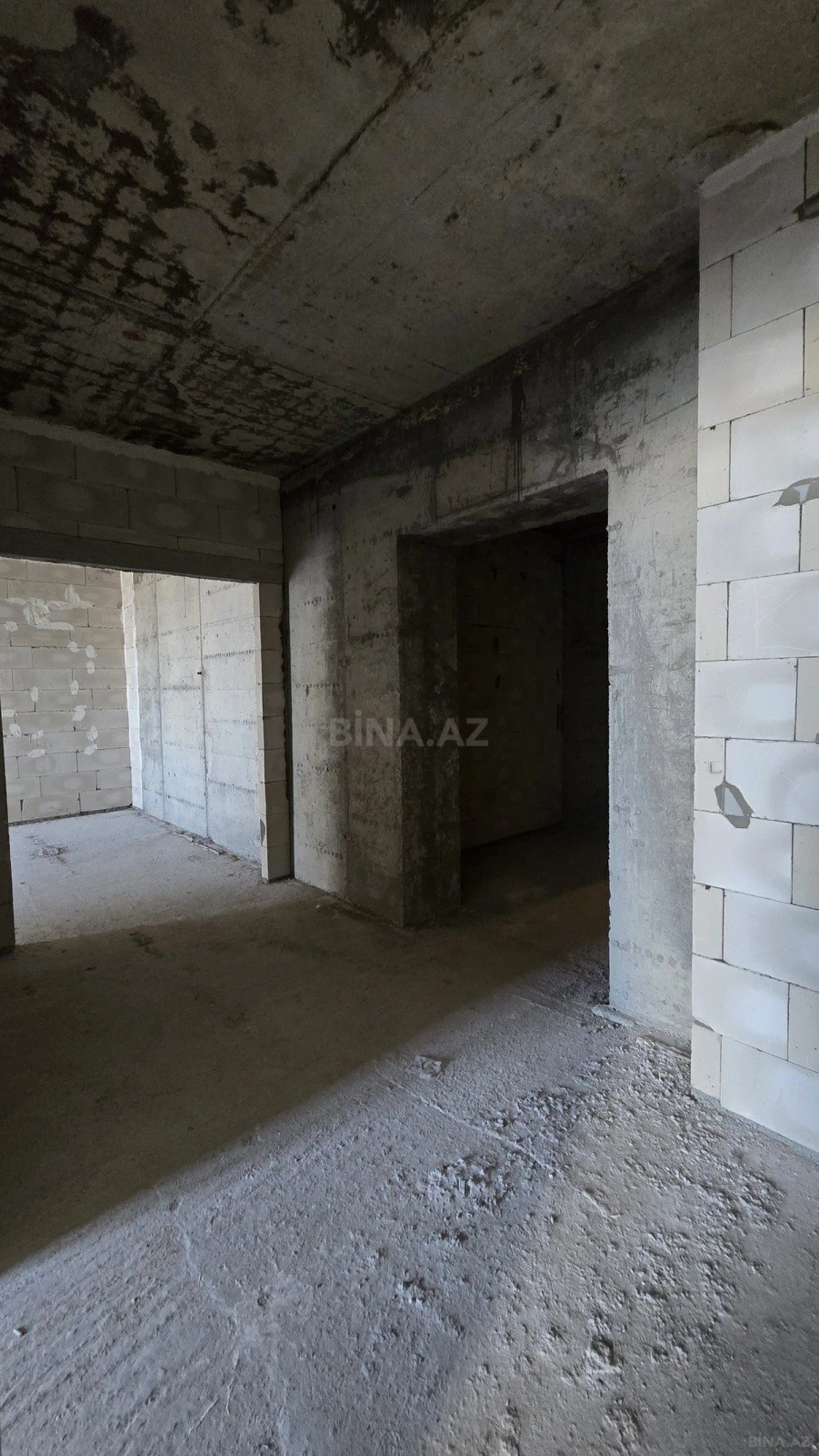 Satılır 2 otaqlı mənzil 106 m²