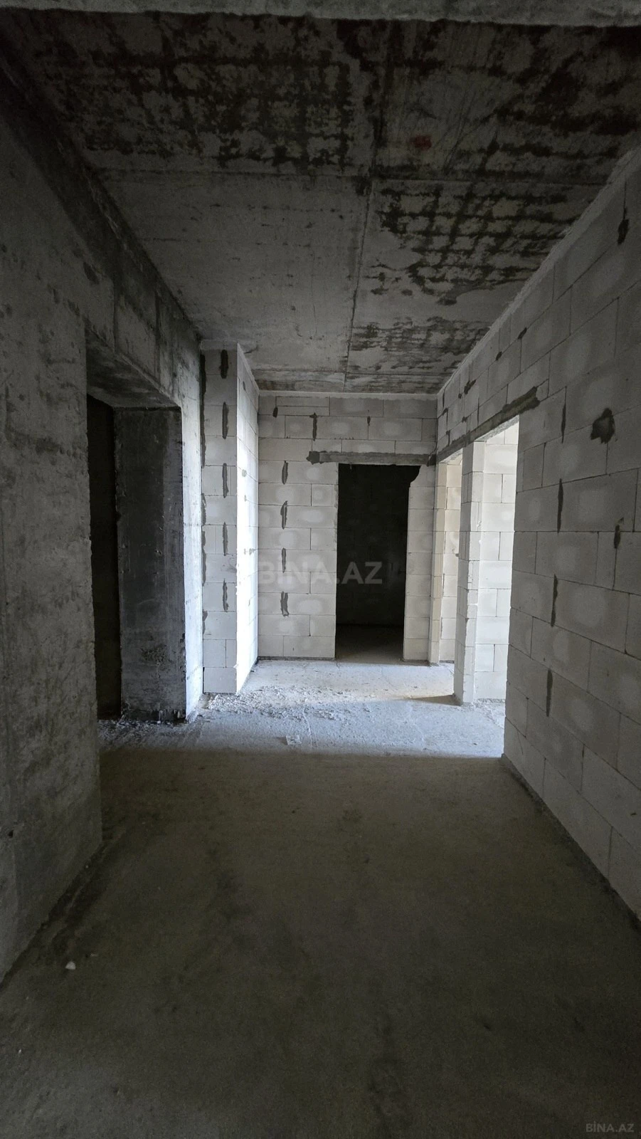 Satılır 2 otaqlı mənzil 106 m²