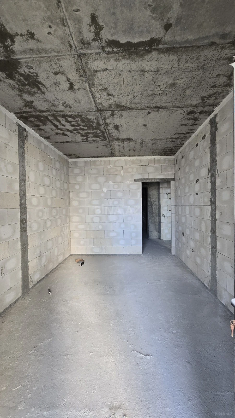 Satılır 2 otaqlı mənzil 106 m²