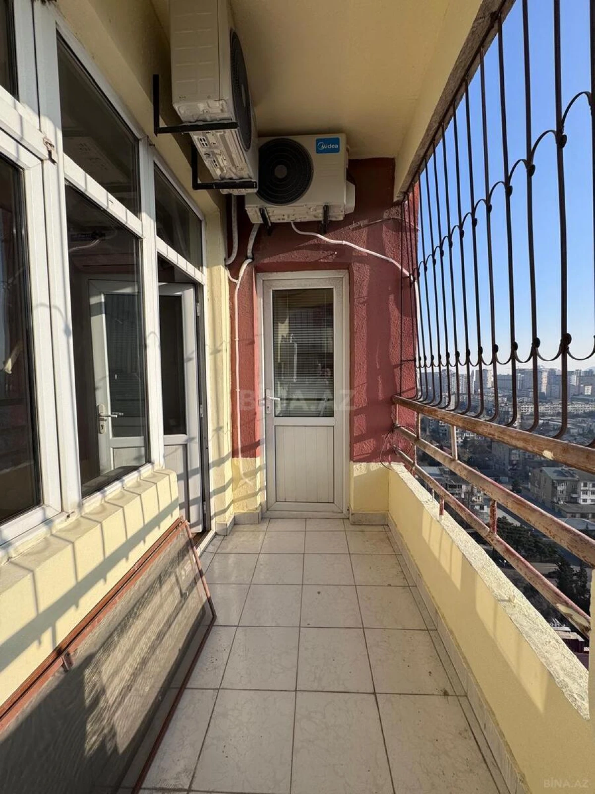 Satılır 2 otaqlı mənzil 102 m²