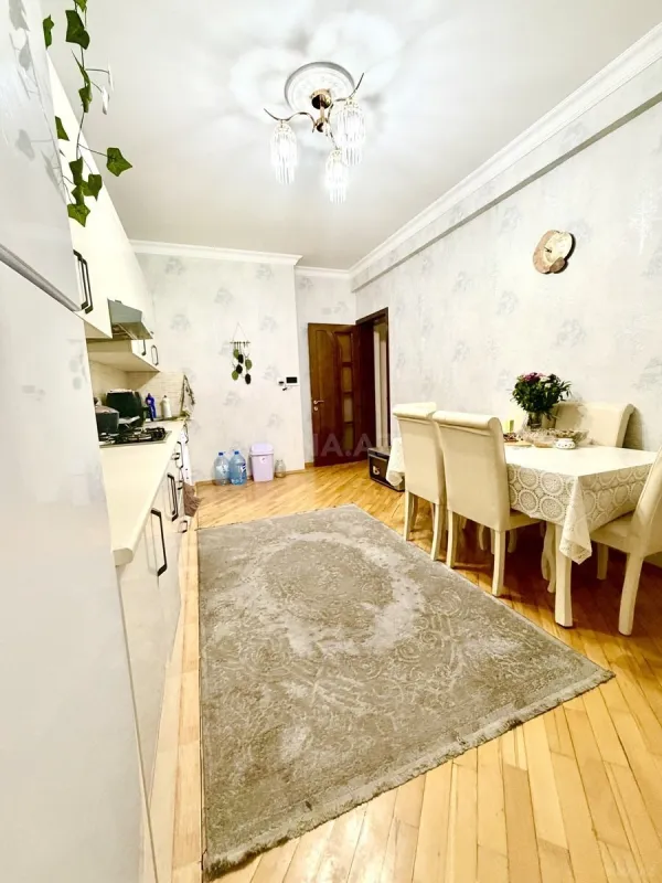 Satılır 2 otaqlı mənzil 102 m²