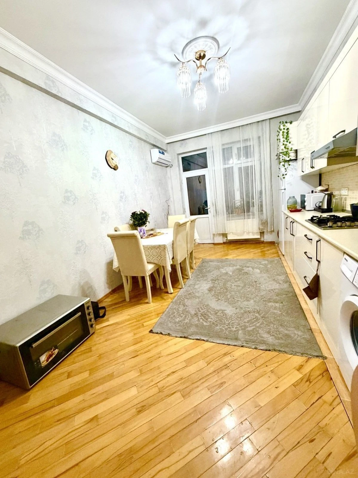 Satılır 2 otaqlı mənzil 102 m²
