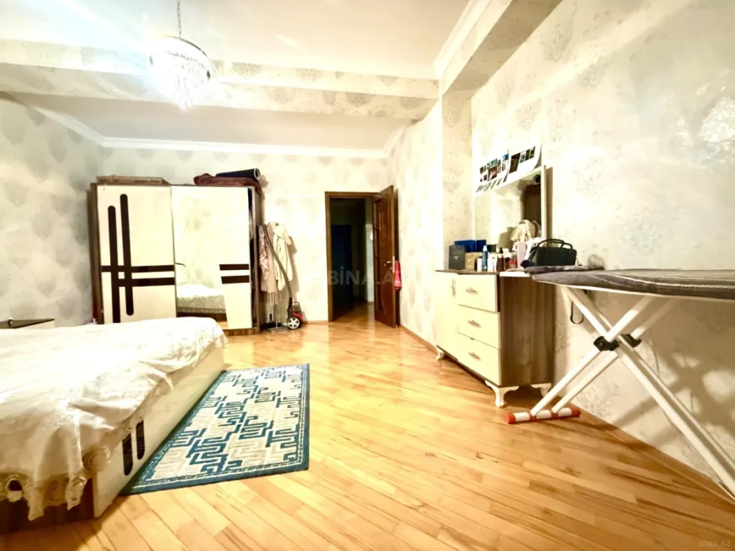 Satılır 2 otaqlı mənzil 102 m²