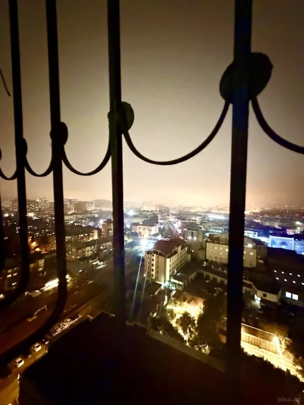 Satılır 2 otaqlı mənzil 102 m²