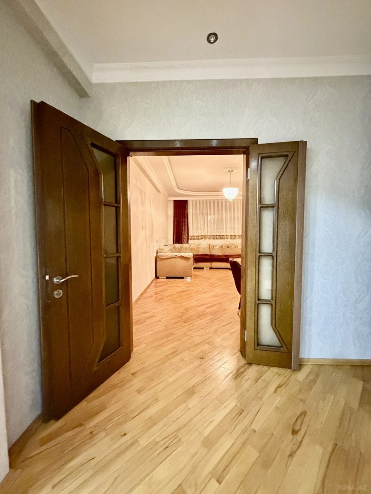 Satılır 2 otaqlı mənzil 102 m²