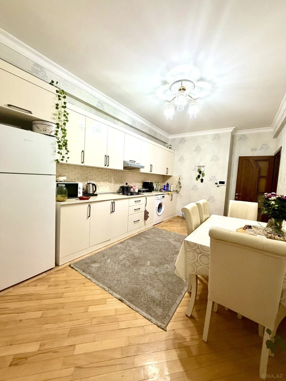 Satılır 2 otaqlı mənzil 102 m²