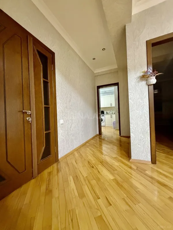 Satılır 2 otaqlı mənzil 102 m²