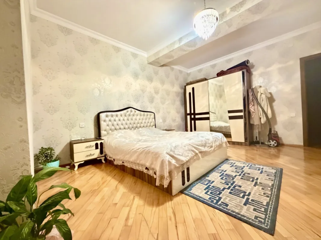 Satılır 2 otaqlı mənzil 102 m²