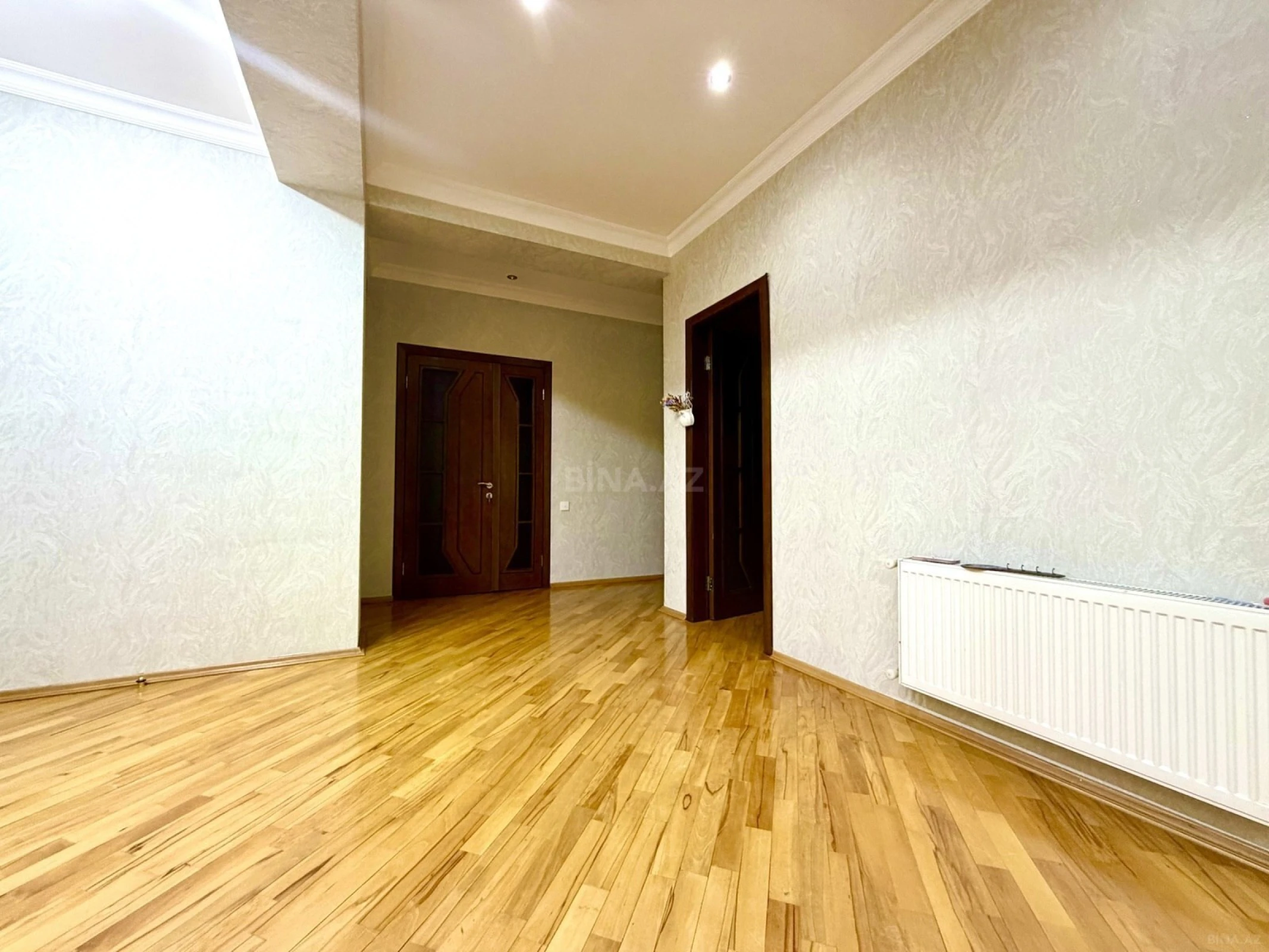 Satılır 2 otaqlı mənzil 102 m²