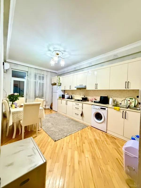 Satılır 2 otaqlı mənzil 102 m²