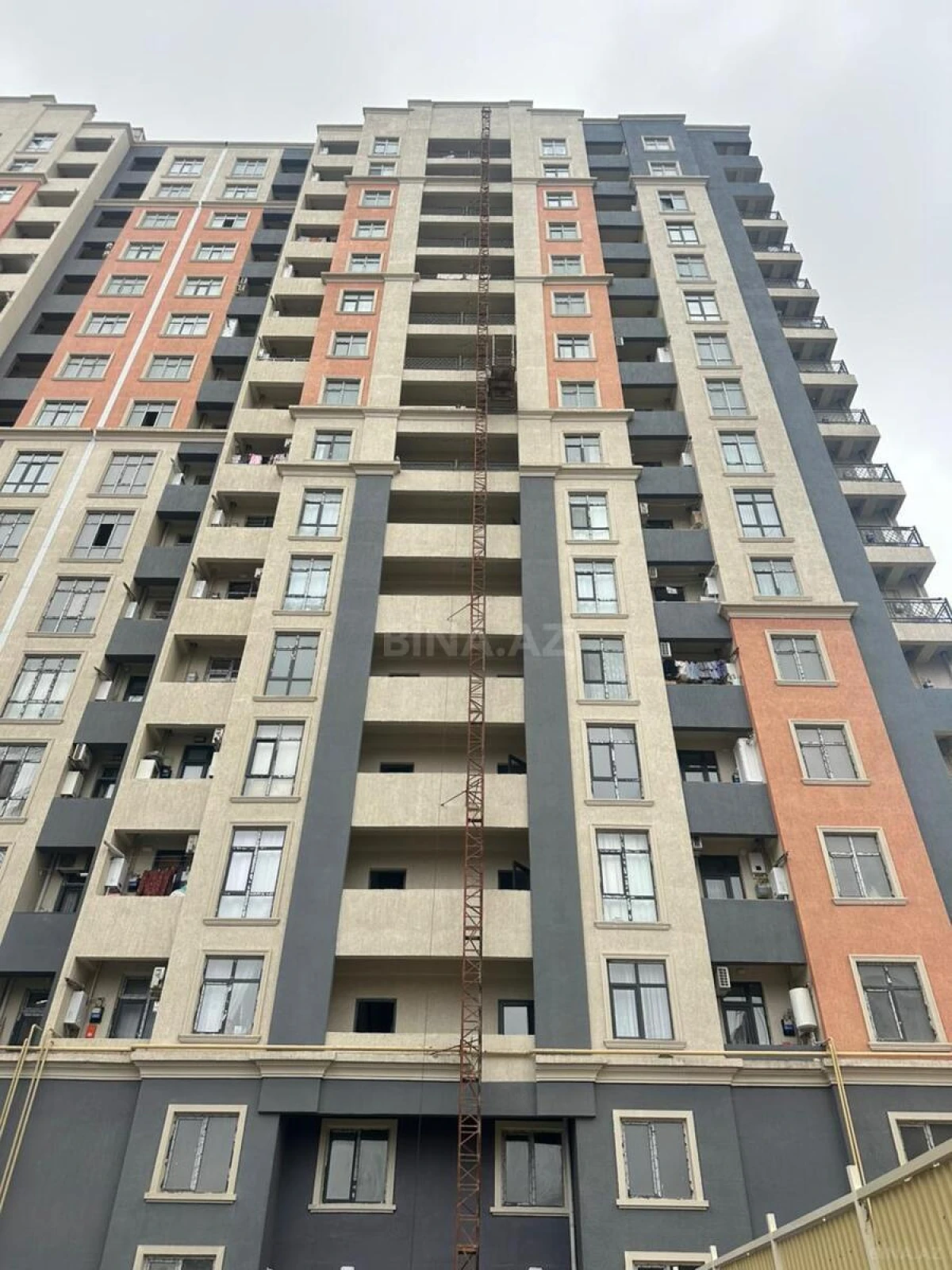 Satılır 3 otaqlı mənzil 76 m²
