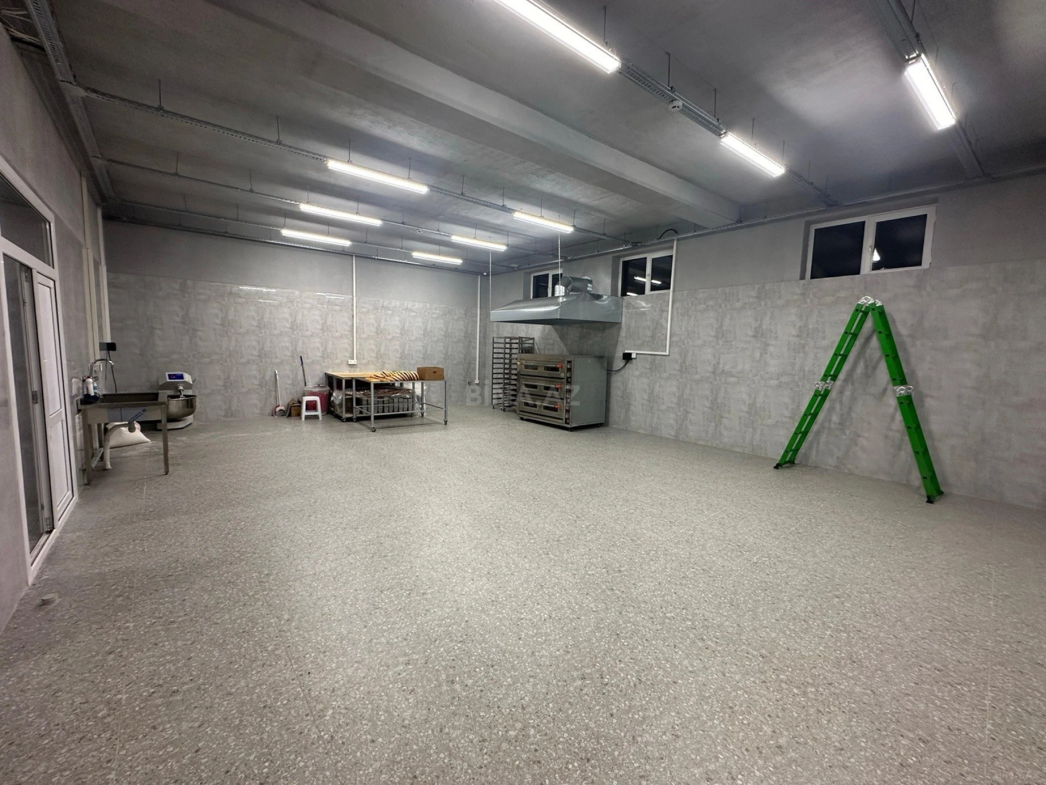 Kirayə verilir obyekt 200 m²