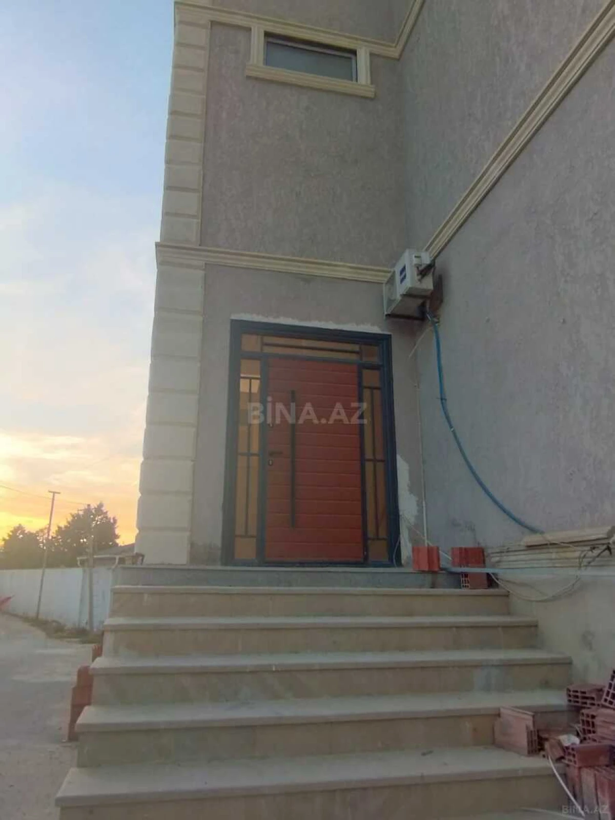 Satılır 3 otaqlı mənzil 107 m²