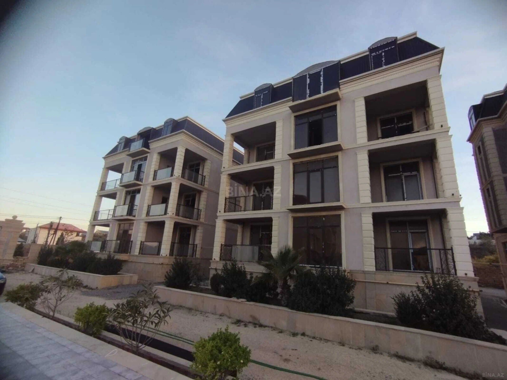Satılır 3 otaqlı mənzil 107 m²