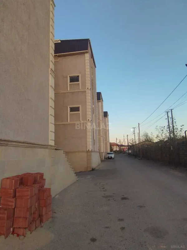 Satılır 3 otaqlı mənzil 107 m²