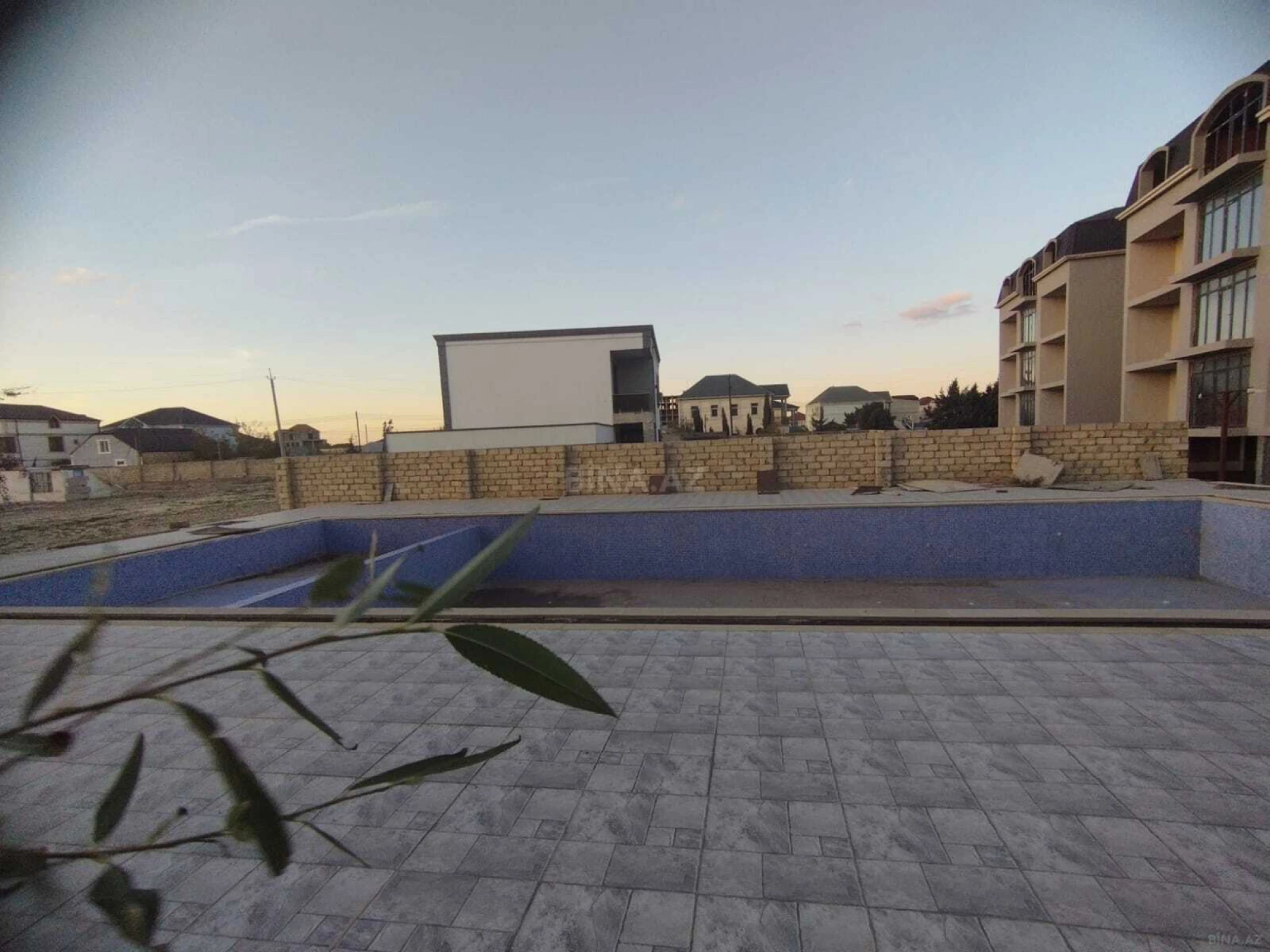 Satılır 3 otaqlı mənzil 107 m²