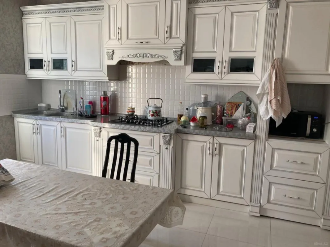 Satılır 7 otaqlı həyət evi 240 m²