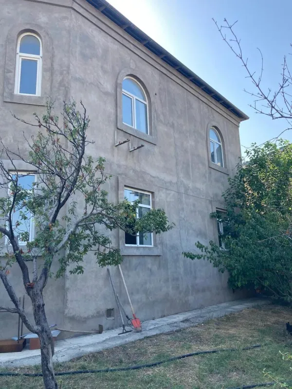 Satılır 7 otaqlı həyət evi 240 m²