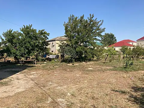 Satılır 7 otaqlı həyət evi 240 m²