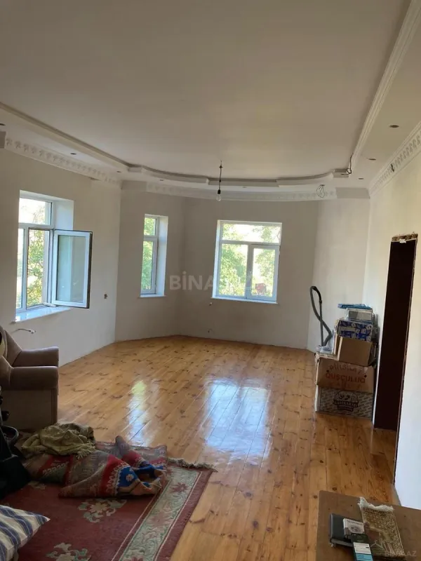 Satılır 7 otaqlı həyət evi 240 m²