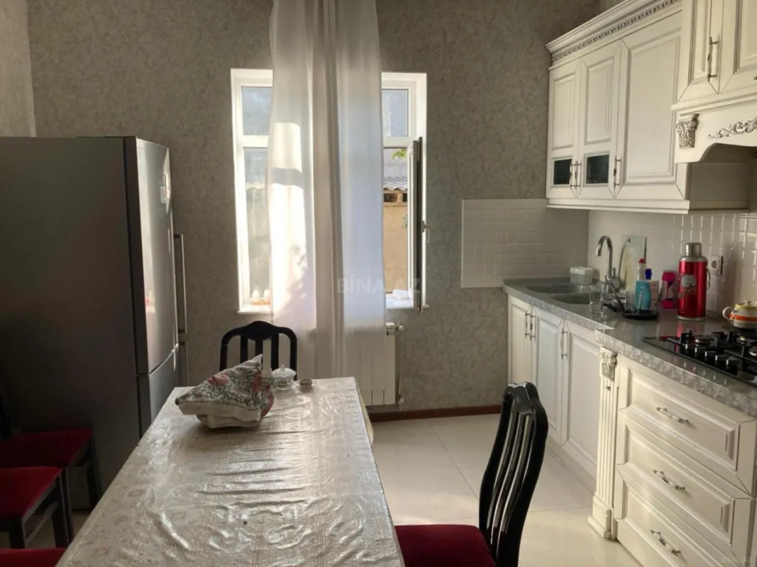 Satılır 7 otaqlı həyət evi 240 m²