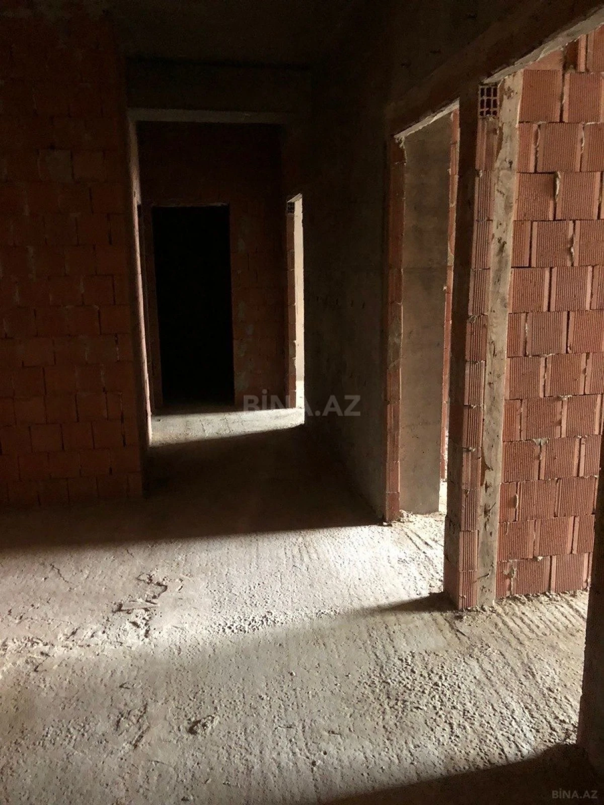 Satılır 2 otaqlı mənzil 105.3 m²