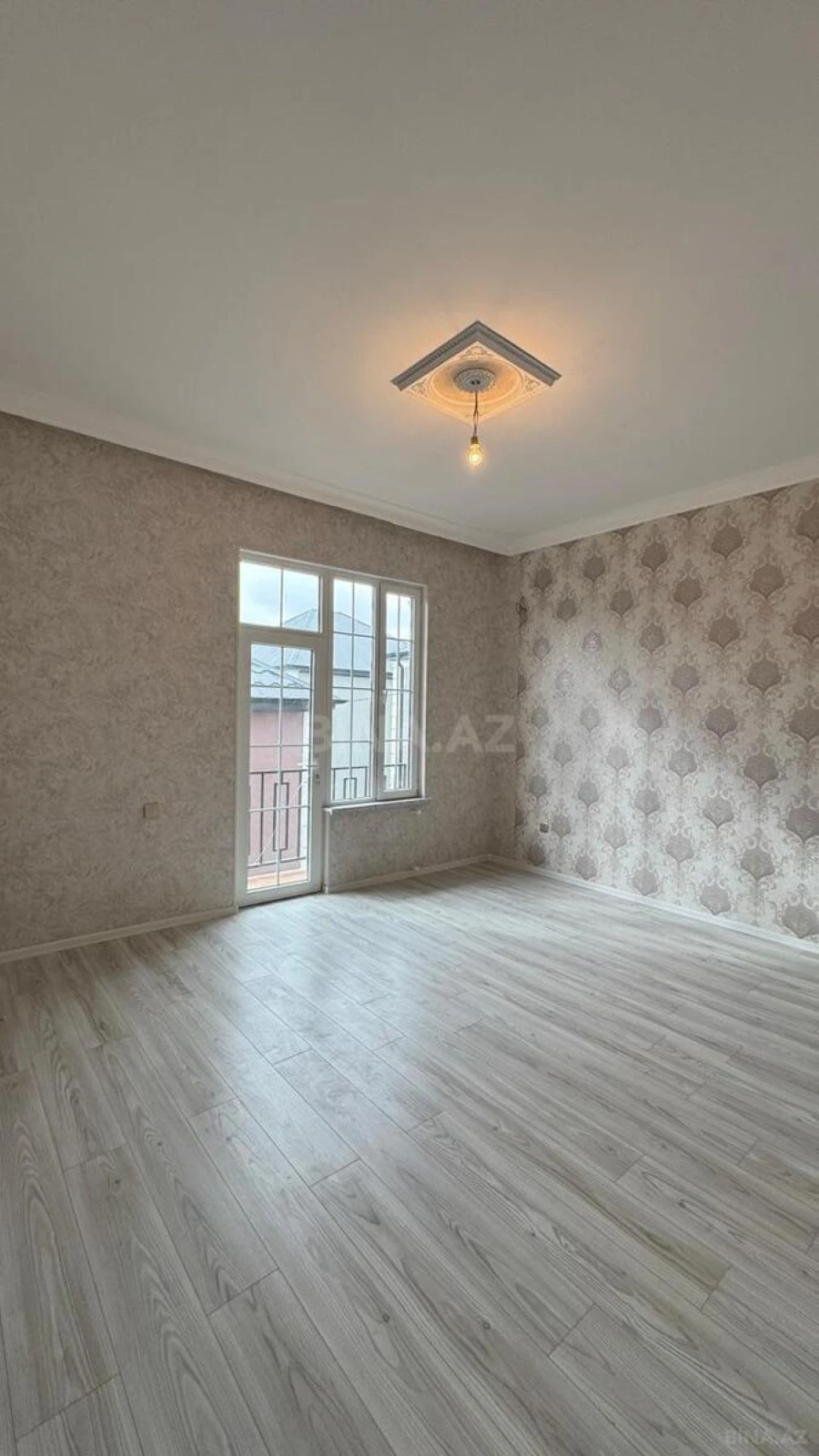 Satılır 5 otaqlı həyət evi 200 m²