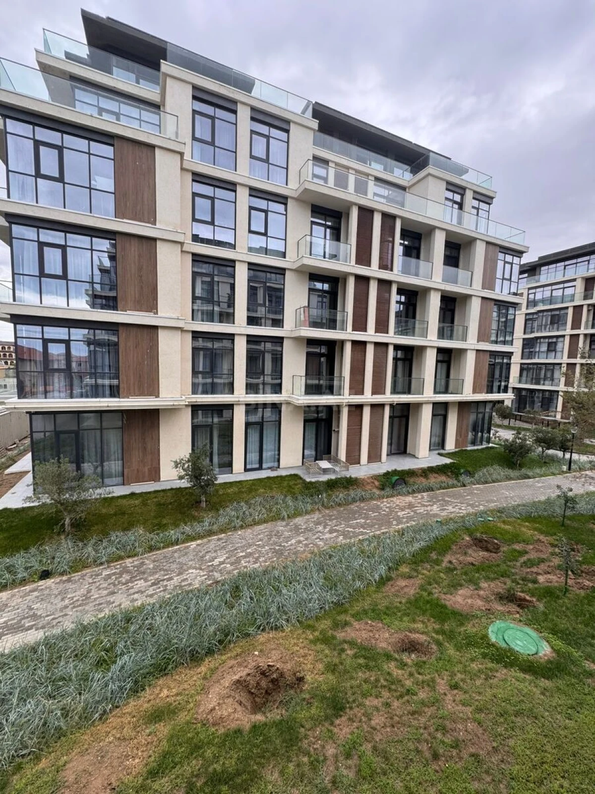 Kirayə verilir 3 otaqlı mənzil 94 m²