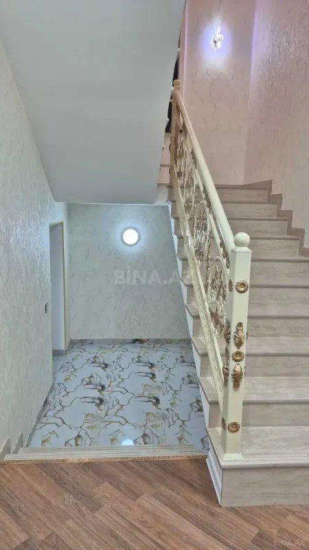 Satılır 6 otaqlı həyət evi 250 m²