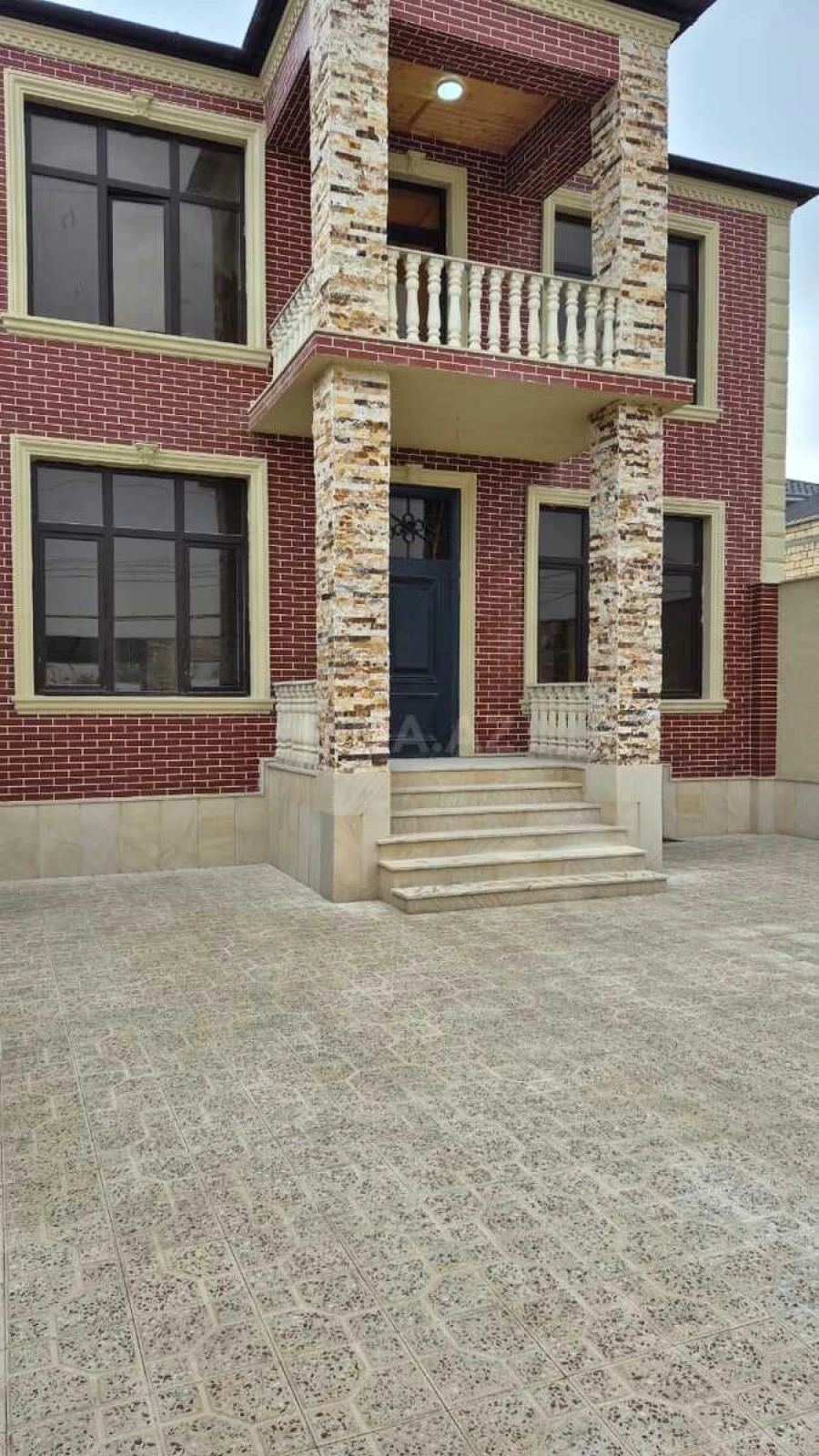 Satılır 6 otaqlı həyət evi 250 m²