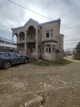 Satılır 7 otaqlı həyət evi 390 m²
