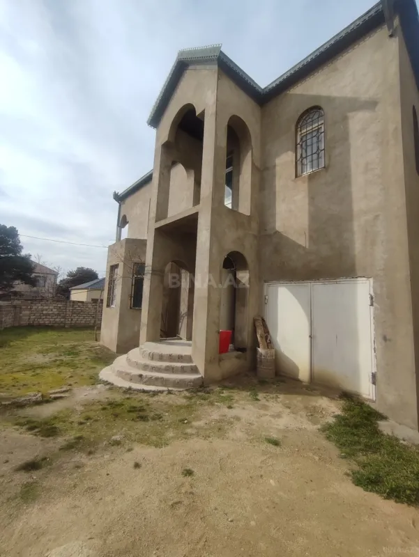 Satılır 7 otaqlı həyət evi 390 m²