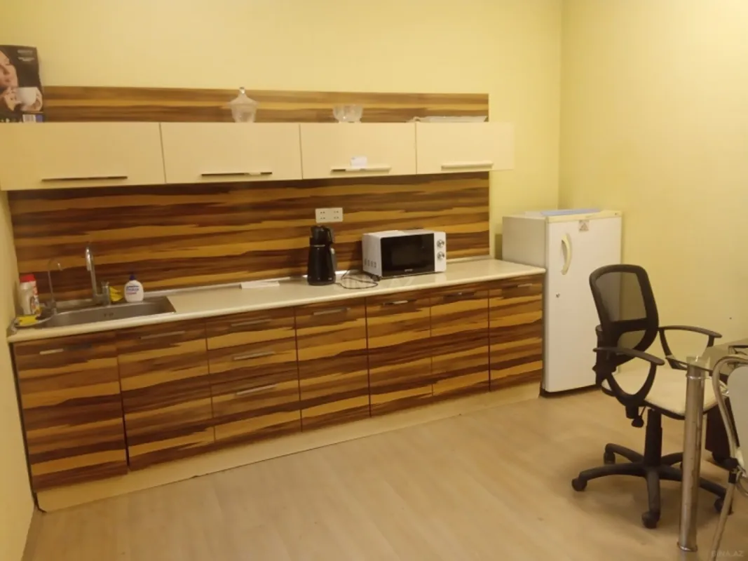 Kirayə verilir 4 otaqlı ofis 300 m²