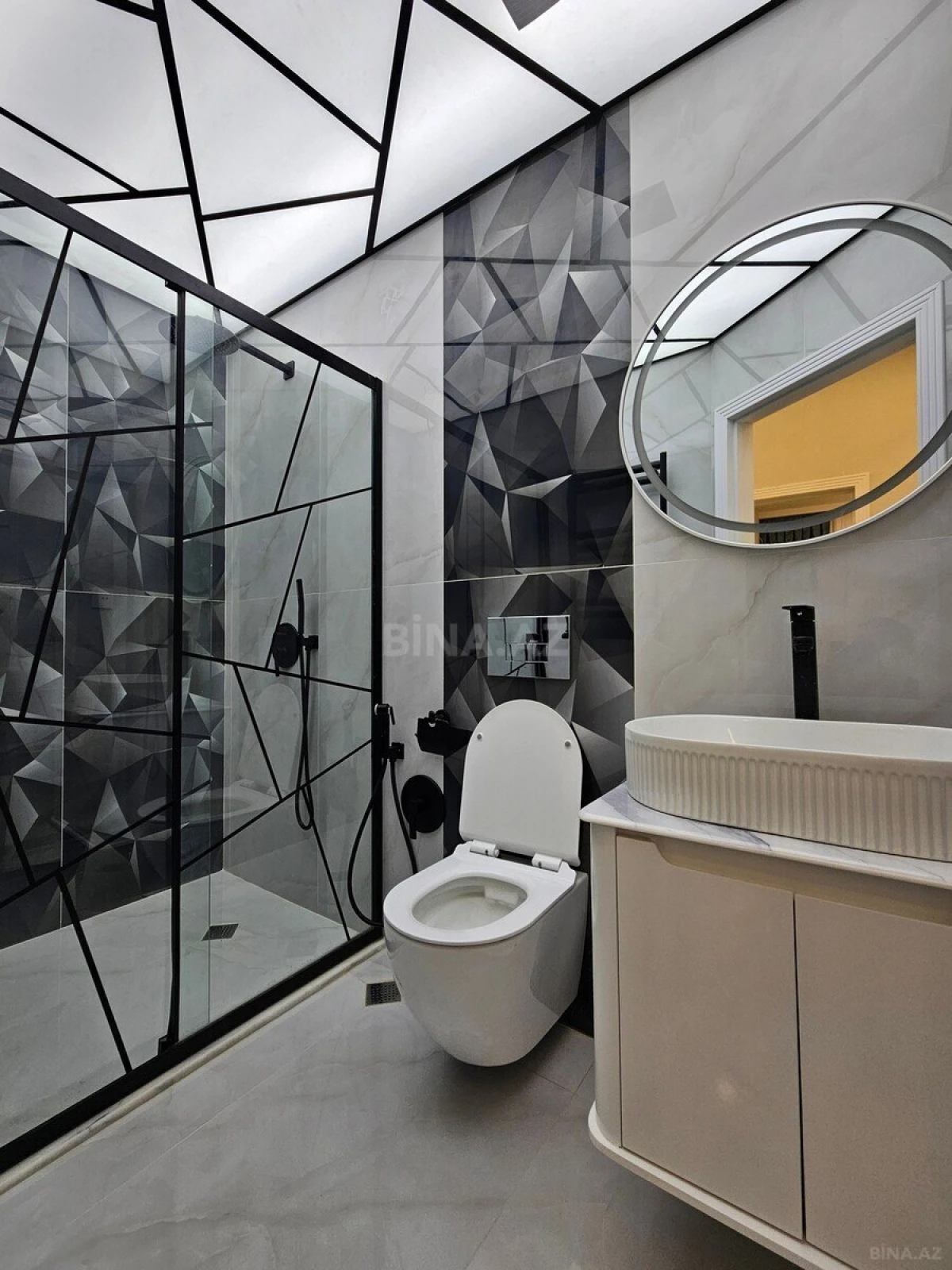 Satılır 2 otaqlı mənzil 70 m²