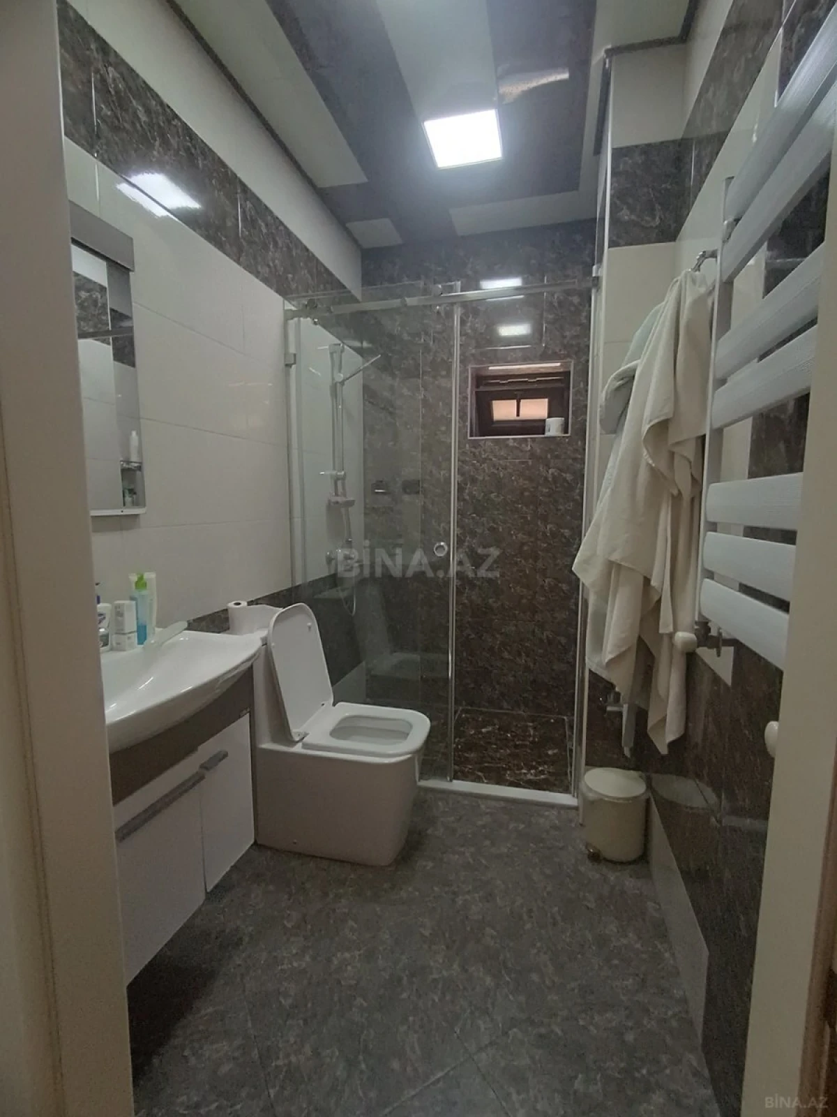 Satılır 5 otaqlı həyət evi 300 m²