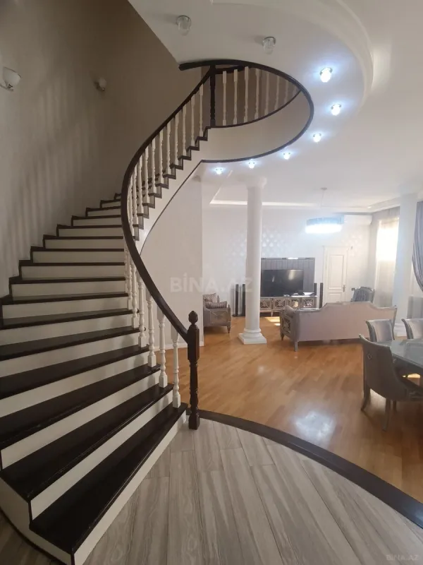 Satılır 5 otaqlı həyət evi 300 m²