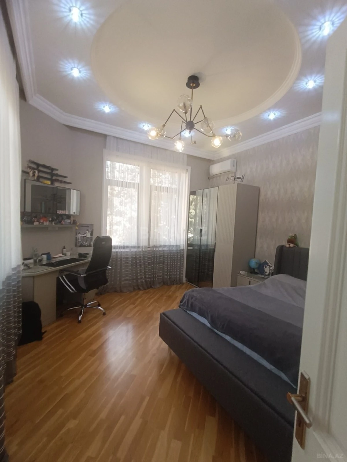 Satılır 5 otaqlı həyət evi 300 m²
