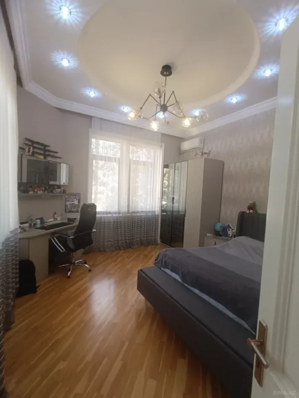Satılır 5 otaqlı həyət evi 300 m²