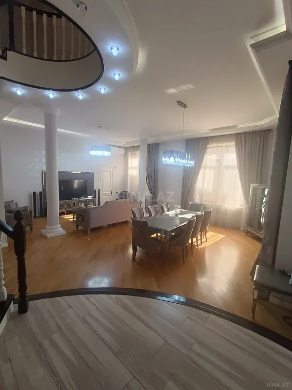 Satılır 5 otaqlı həyət evi 300 m²